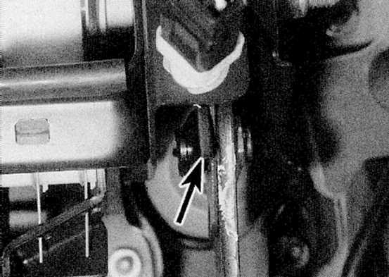 1. Замена троса рулевой колонки на Renault Megane 2 и отсоединение и крепление троса, используемого для включения стояночного тормоза на Renault Megane 2, относящегося к тормозной системе.2. Капитальный ремонт проводки рулевой колонки на Рено Меган 2 и Демонтаж и установка троса управления стояночным тормозом на Рено Меган 2, связанные с настройкой тормозов.3. Восстановление жгута рулевой колонки на Рено Меган 2 и Демонтаж и переустановка провода, отвечающего за работу стояночного тормоза на Рено Меган 2, относящегося к тормозному устройству