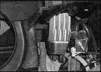  Мотор нагнетательного вентилятора и последовательный резистор Opel Omega