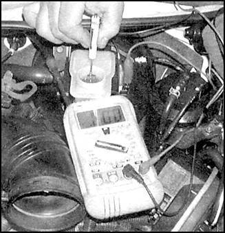  Выключатель сигнальной лампочки низкого уровня тормозной жидкости Mazda 626