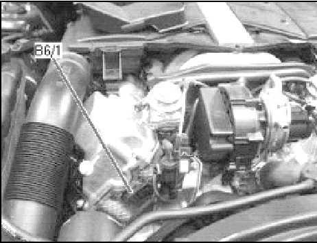  Местоположение основных датчиков бензинового двигателя Mercedes-Benz W220