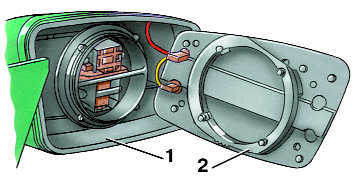  Замена отражающего элемента наружного зеркала заднего вида Audi 100