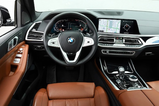 BMW X7 место водителя